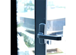 Что делать, если дверные и оконные ручки ослабли? Простые решения для быстрого решения!