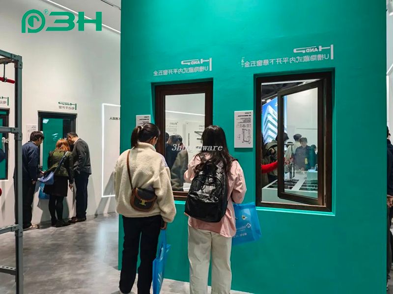 Выставка оконной фурнитуры 55